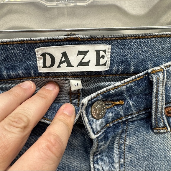 Daze Denim Pretty Please Shy Girl High Rise Crop Distressed Flare Jeans Size 28 - Picture 4 of 11